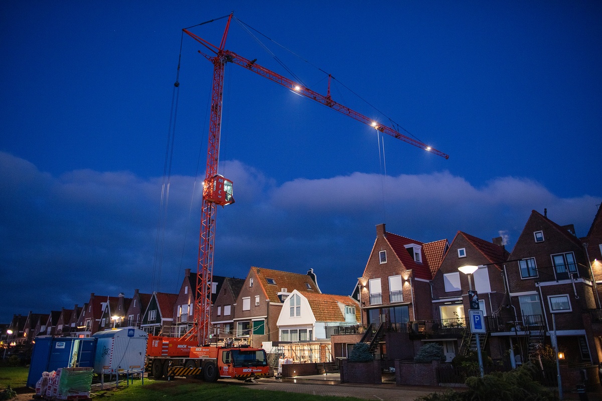 Dijkwoning in Volendam begint zich te vormen naar wensen van opdrachtgever
